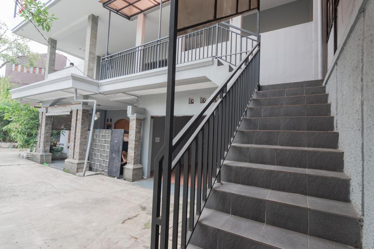 Hotel RedDoorz near Exit Toll Pasteur 4 Bandung Exterior foto
